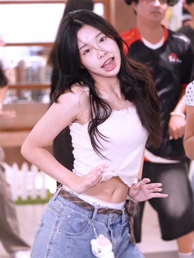 Hip Chain Dance at MBK Center: A T-Pop Experience