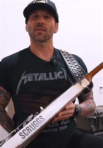 Remember this one? The OG Flying V!! @Gibson Guitar let’s make a signature model 🤝 This is a ‘99 Gibson Flying V with a Bigsby tremolo, custom white refin, pure rock ‘n roll relic, and Billy Gibbons @Seymour Duncan pearly gates pups 🔥 LFG…