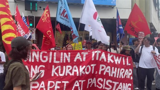 LOOK | Marching from Carbon Market, the groups have arrived at Metro Colon, where various organizations raised concerns over the pressing challenges faced by the agricultural sector. As the program continued, participants renewed their call for the government to implement genuine agrarian reform and take urgent measures to strengthen the sector’s resilience, ensuring sustainable and long-term food security. #PeasantMonth2025 | Tug-ani