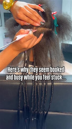 Braid Coach | Mentor | Content Nerd on Instagram: "It’s not because they’re more talented than you.. not because the algorithm “likes them more.” And it’s definitely not because you’re bad at what you do. The real difference? They stopped relying on effort and started relying on systems. Most braiders stay stuck because they’re doing everything randomly…random techniques, random content, random pricing, random posting and hoping consistency magically fixes it. It won’t. When there’s no structure