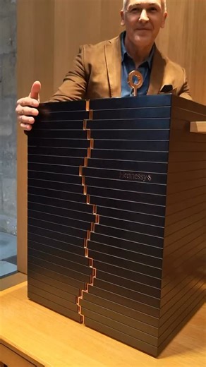👀🤯 I just want one of my friends to ask me for some Hennessy and then I open this up…😎 ”Hennessy 8 the most sublime Cognac in the world with the most sublime packaging. The 8 favorite Eaux de vie if the Maison Selected by the 8 master blenders that during 8 generations have crafted Hennessy along it’s history.” 🎥: @the_ambassador_mhe 🙌 Luxury Cognac Hennessy | Licensed To Distill