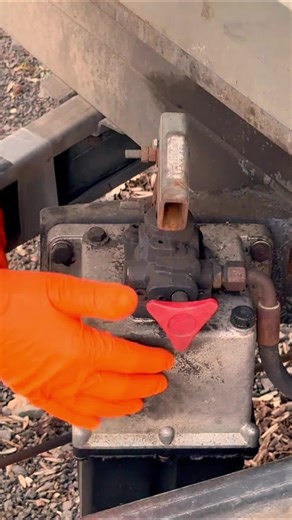 #Alter Humbaur Kipper mit einem neuen Upgrade! Akkuschrauber Pumpe an OFMB Handpumpe! 💪😍 TEIL (1)