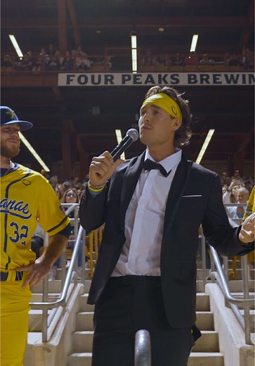 Benson Boone's Grammy Performance with Savannah Bananas
