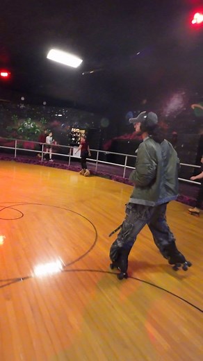 @oneworldjb on Instagram: "Silky smooth on them 8s🔥🔥 Skater: @traaweezy Camera man: @certifiedlnr / @oneworldjb Follow for more🖤 #jbskate#jbskating#jbfreestyle#jb#freestyleskate#skating#rollerskating#rhythemskaring#chicagoskate#fyp#fypp#viral#fff#f4f#repost#skatevideo"