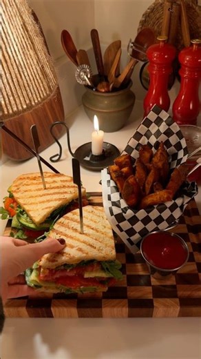 Mediterranean Roasted Red Pepper Sandwich