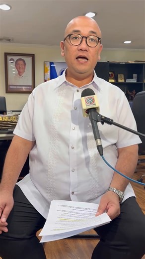 PANOORIN: Ipinaliwanag ni LTO Chief Asec. Markus Lacanilao kung paano gumagana ang paggamit ng digital driver's license. Pwedeng magmaneho ang mga motorista kahit walang pisikal na lisensiya, basta maa-access niya ang digital license sa website ng Land Transport Management System. | via Alvin Elchico, ABS-CBN News | ABS-CBN News