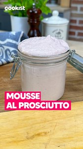 Questa mousse al prosciutto è perfetta per farci delle tartine golosissime ideali per le feste!😋🎄 🧑‍🍳Preparale insieme al nostro Elpidio: 👉INGREDIENTI: 250g di prosciutto cotto 200g formaggio fresco spalmabile 50ml di latte capperi q.b. (opzionale) Per le tartine: pane per tramezzini o bignè q.b. 👉PROCEDIMENTO: Metti tutti gli ingredienti in un contenitore lungo e frulla fino a ottenere una mousse liscia e omogenea. Taglia il pane per tramezzini a dischetti o quadratini e tostali in padell