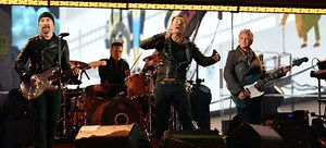 Video: U2, junto con Springsteen y Chris Martin, ofrecen concierto contra el Sida