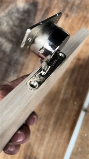 How to Use a Metal Hinge on Wooden Surfaces