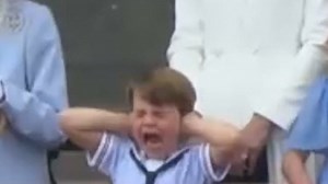 Prince Louis' best facial expressions while watching Red Arrows flypast