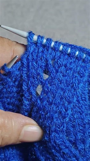 beautiful cable knitting pattern #knittig #sweaterpattern #knitting #sweaterdesign