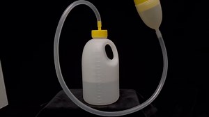 Men Male Urinal, Bedridden Patients Potty Urinal for Men Pee Pee Bottle Elderly urinals with Pipe 1700ML