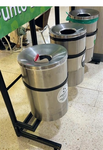 ¿Pensabas que quemar basura era la solución? ¡Error! Te contamos por qué esta práctica es un riesgo de incendio y un peligro para tus pulmones. Para nosotros, disponer la basura en los lugares autorizados es un #NoNegociable Recuerda: Sin ti no pasa. @UAESP @Alcaldía De Bogotá @Sec. de Gobierno de Bogotá @Carlos Fernando Galán