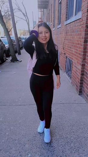 Urban Fashion Walk: Crop Top & Leggings Style