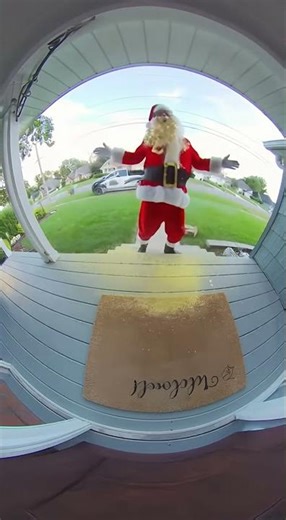 Porch Pirate Santa Gets Glitter-Bombed in Hilarious Instant Karma