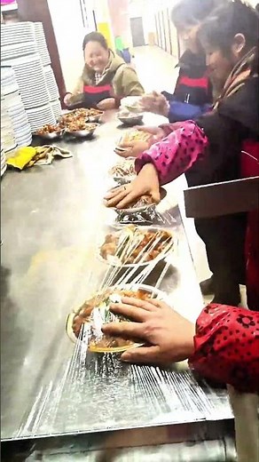 Efficient Food Wrapping: Keeping Dishes Fresh & Safe #shorts