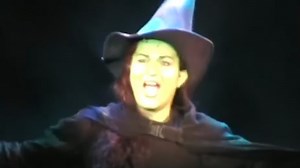 【SNL相关|Wicked】Ana Gasteyer饰演Elphaba演唱Defying Gravity 【魔法坏女巫】2007年录像