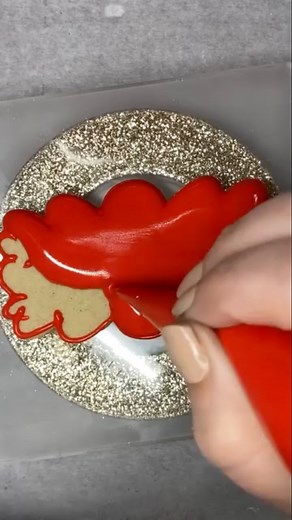 52K views · 128 reactions | Bright red flood!!❤️️ #fblifestyle #fypシ #oddlysatisfying #satisfying #icingcookies #decoratedcookies #cookies #royalicing #tuesdaymotivation #red | The Flour Child cookies | Facebook