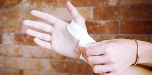 Strapping du pouce : comment le réaliser ?