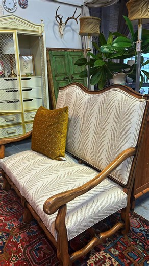 Leave the cold and wet behind and step into Stash to explore our refined collection of stunning seating, ready to welcome you. 💛 #stashbham #birmingham #antiques #vintagedecor #antiquestore