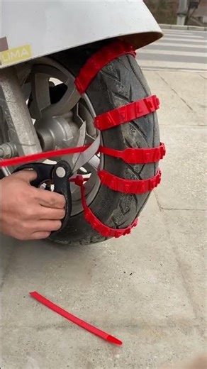 Professional instructors will guide you step by step to install the anti-slip chain, so th