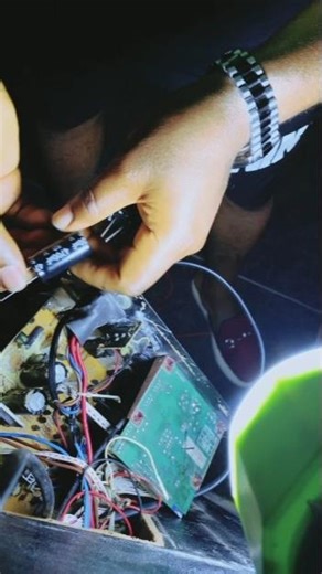 HOW TO SOLDER CAPACITOR CIRCUIT BOARD IN 30SEC #shorts #pbc #capacitor #soldering #fyp #trending #fm