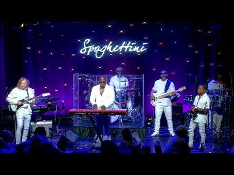 Nathan Mitchell "Simply Beautiful" LIVE at Spaghettini