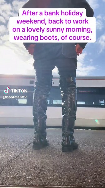 Wearing over the knee boots at a station. #thighhighboots #overthekneeboots #tallboots #manboots #shinyboots