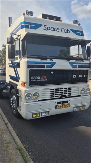 Stunning oldschool Daf 3300 from 1990 #retrotrucks #daf #shorts