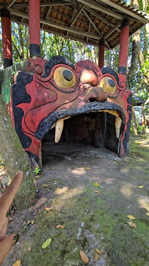 Buna peeks inside the lion dance house #trending