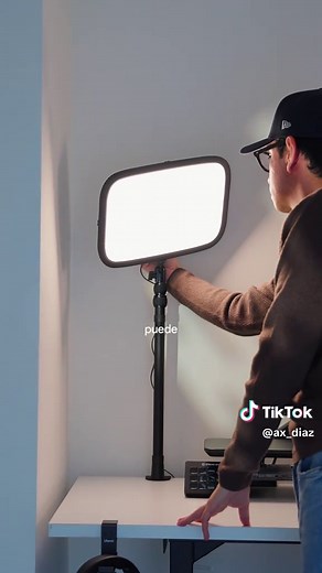 ¿Tú qué usarías como iluminación si estuvieras armando un Set Up de Streaming? Bueno pues yo decidí utilizar las Key Light de elgato, unas luces led con muchas funciones que se adaptan a cualquier Set Up y créeme que son de lo mejor que podrías utilizar. @Elgato #setup #streaming #elgatokeylight #setupstreaming #stream