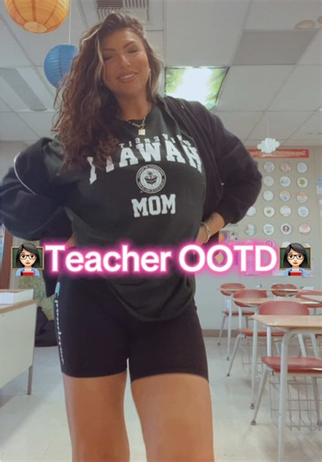Stylish Teacher Outfit Inspiration for Moms
