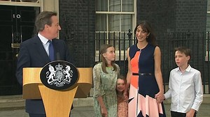 David Cameron says a special farewell to Downing Street