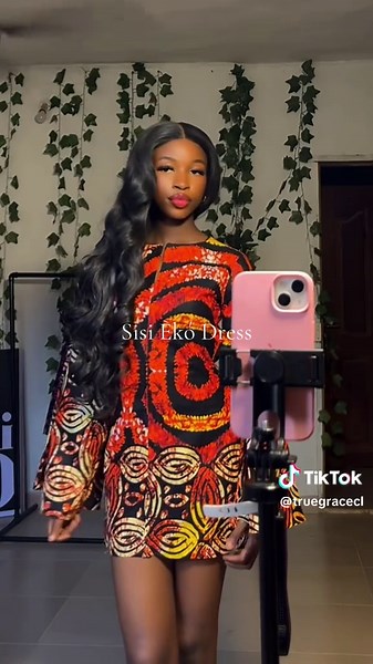 Sisi Èkó Dress: Elegance in Simplicity