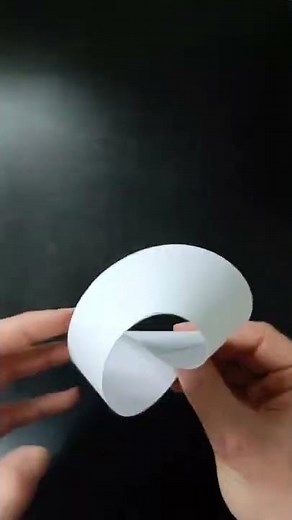 Nastro di Mobius - Piegare l'universo