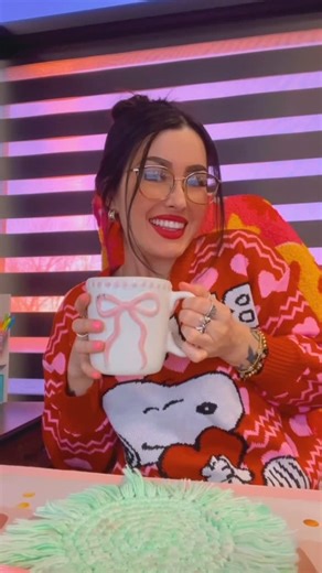 Arriana George on Instagram: "Happy Friday!!! Here’s a little vloggy from work to end the week 🥰🩷🫶🏼🌸 #vlog #work #dayinmylifevlog #trainingcoordinator"