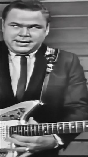 Roy Clark’s Guitar Playing Here Is Just INSANE
