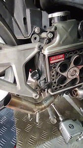 Click v2 overtightened! Tighten with out torque wrench #tutorial #infomative #infomative #MotorcycleMaintenance #starseverywherefbreelsvideo #allfollowers #motorcycle #mechanic #motorcyclerepair #StarsEverywhere #tutorialvideo #mechaniclife Part 8 | Alberto Mantong Alabar