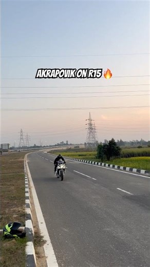 R15 AkRAPOVIK Flyby Sound 🔊 Pure Madness 💀🔥 #flyby #r15 #akrapovic #exhaustsound