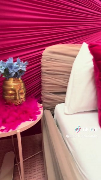 Ein Unikat, in dem man schlafen kann✨ #vienna #airbnb #trip #uniqueairbnb #uniqueairbnbstays #rarefinds #newopening #viennacity #airbnbhosttips #travelfinds #airbnbtiktok