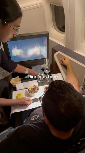 Beautiful Dinner With Qatar Airways Business Class On Boeing 777-300