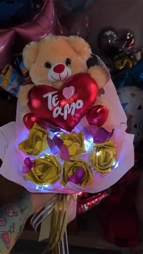 CIELITO regalos y sorpresas on Instagram: "Un buen regalo se nota desde que se ve. Por eso cada pedido se arma con dedicación, buen gusto y una presentación que sorprende. 🚚 Envíos disponibles o retiro en el local 📍9 de Julio 333 – Galería Vía Nueva – Local 16 📩 Escribinos"