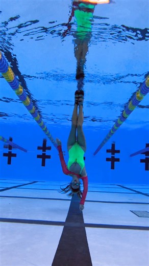 62K views · 1.5K reactions | One-finger handstand into flat split — balancing the impossible on water  #underwater #handstand #flexibility #pool #strengh #flexiblegirl #split | kristimakusha | Facebook