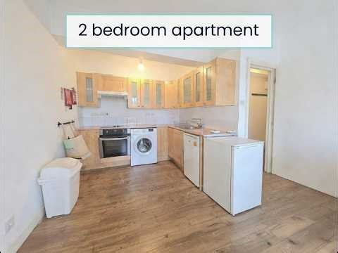 This gorgeous second floor apartment located in the heart of shopping and transport