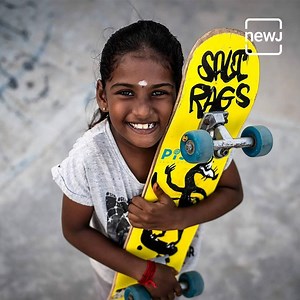 From a small fishing village in Tamil Nadu to BAFTA, the touching story of 10-year-old skateboarder Kamali #AajNEWJDekhaKya | Briefly