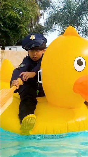 Ellie’s Pool Floatie Trouble!