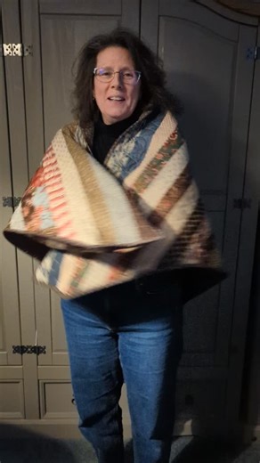 Laura Goulding on Instagram: "https://www.facebook.com/share/14U8DHQaezy/ Inspired by the Quilted Hug Project on FB, link included, I used a Moda Jellyroll called Comfort, to make mine. I hope you enjoy my modelling of said quilt jacket 🤣. I added some pockets on the inside and will at some later stage add a front fastening. I used the Flower Swirl design stitched out with a Pearl Glide Thread on the top and a Chocolate Glide Thread on the bottom #thequiltsanctuary #longarmquilting #longarmquil