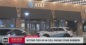 Victims tied up during armed robbery at Chicago cell phone store