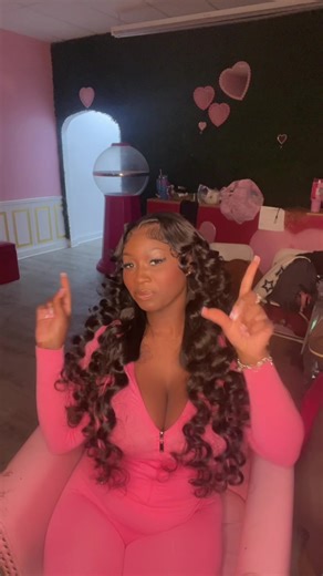 @ultimatehairco showed me love on the bundles these bundles are a 28,28,30,30 inch with a 13x4 frontal . Hair installed by @COKE ⛄️ AND CHARISMA ❄️ #fyp #hair #haircompany #frontalwig