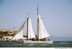 Pirate Academy: Board tall ships, study piracy